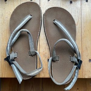 Earth Runners Alpha sandals
